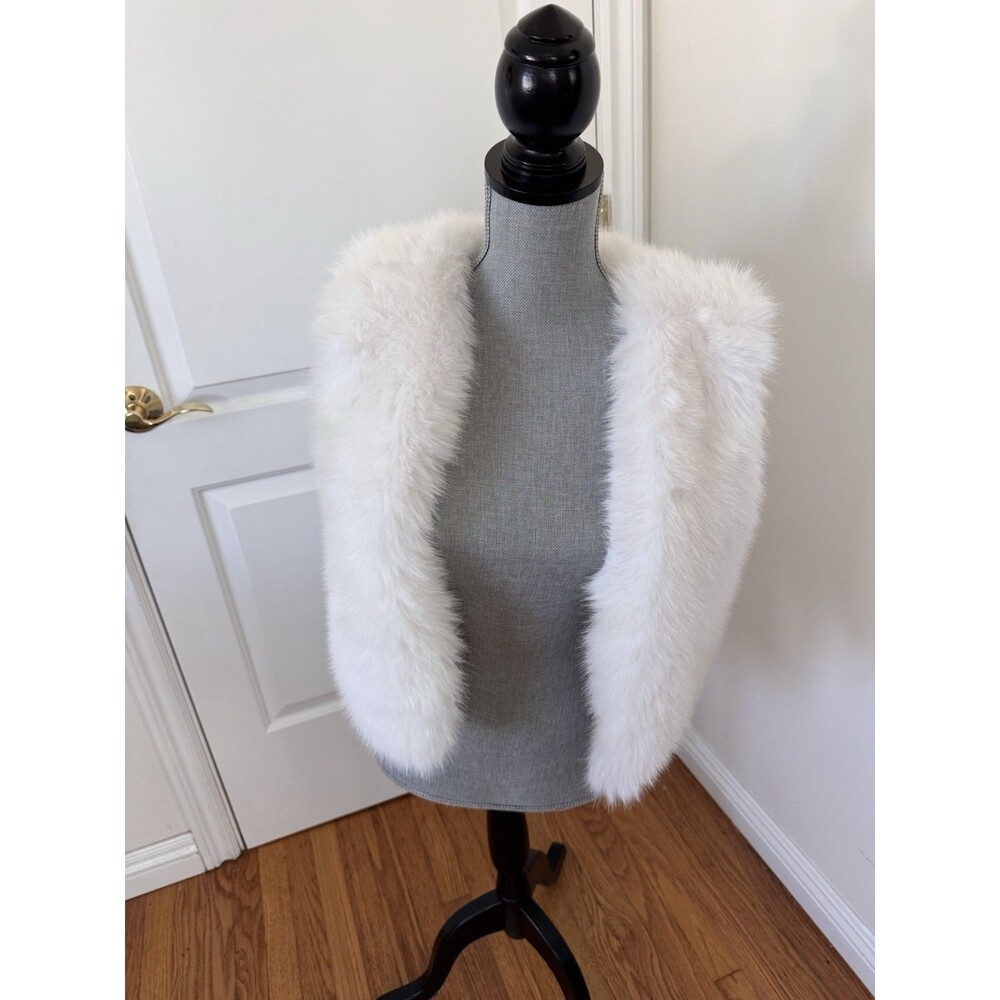 Malibu Road Clothing Women's White Faux Fur Vest S/M Bridal Funky Eclectic